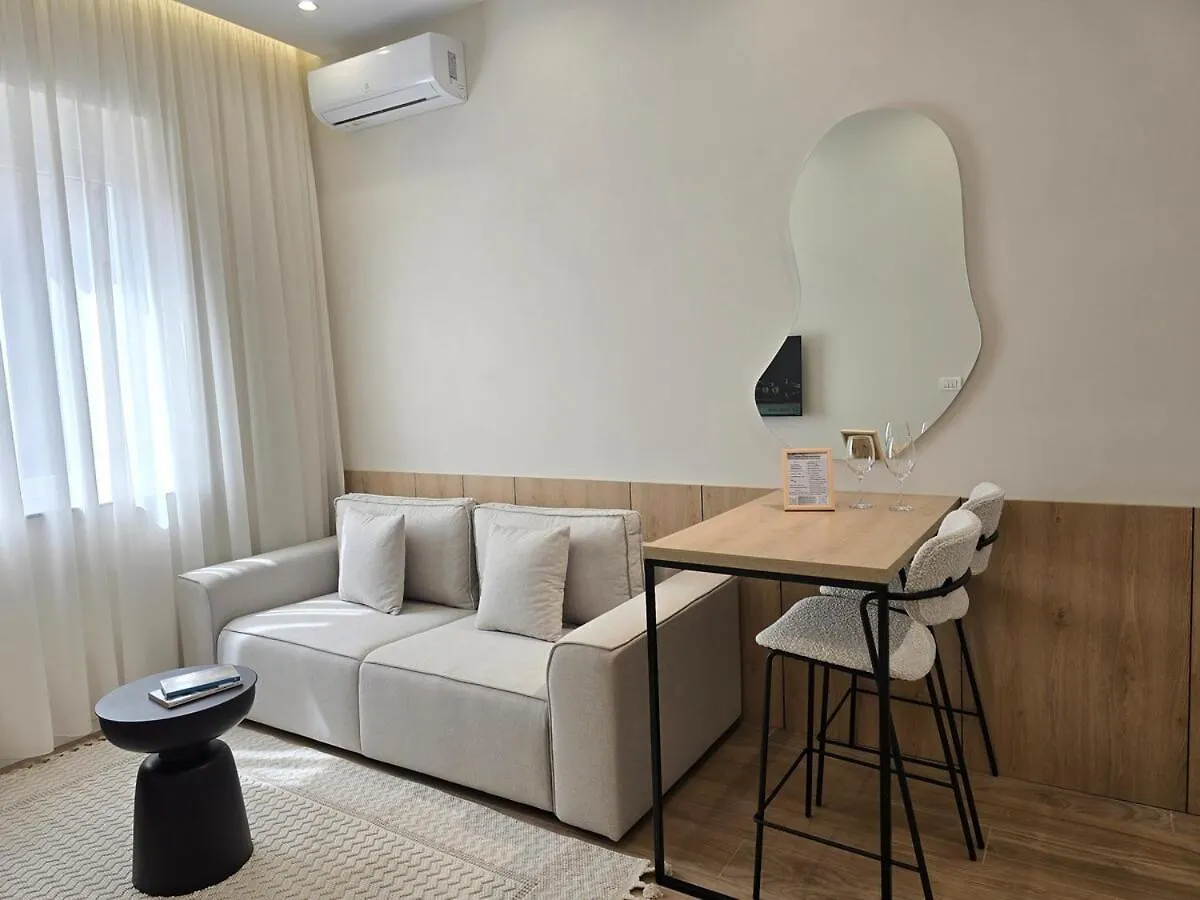 Stylish Base - City Center 티라나 0*,  알바니아